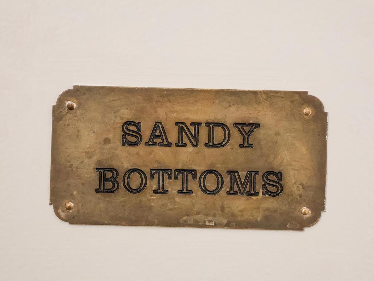 Sandy Bottoms Whitby Exterior foto